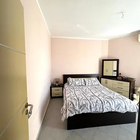 Tani Apartamento Shëngjin